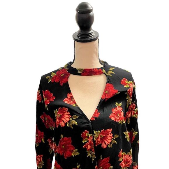 Forever 21 floral crop top with long sleeves deep V neck and fun top detail good - Picture 1 of 5